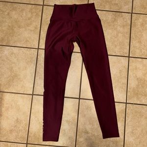 Peloton Shiny Berry Red Leggings Size
Medium